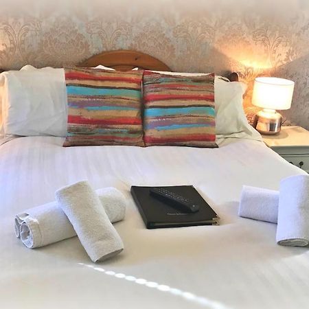 St. Raphael Guest House Йорк Экстерьер фото