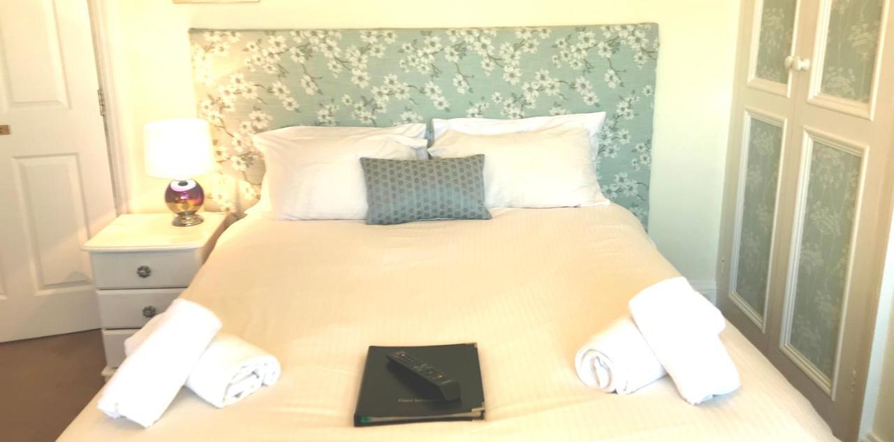 St. Raphael Guest House Йорк Экстерьер фото